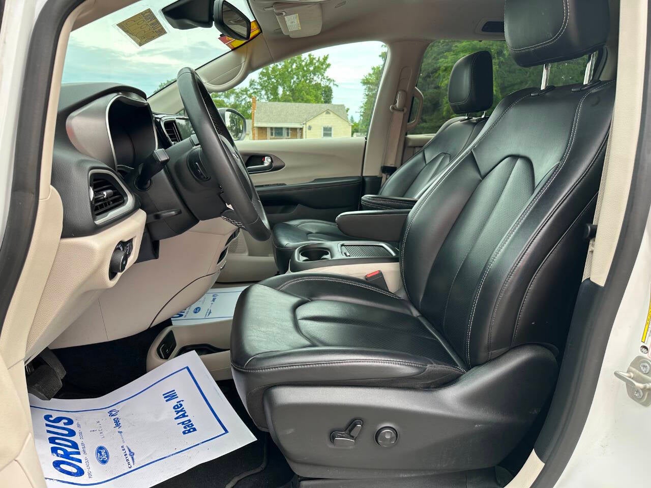 2023 Chrysler Pacifica Touring L 4dr Mini Van