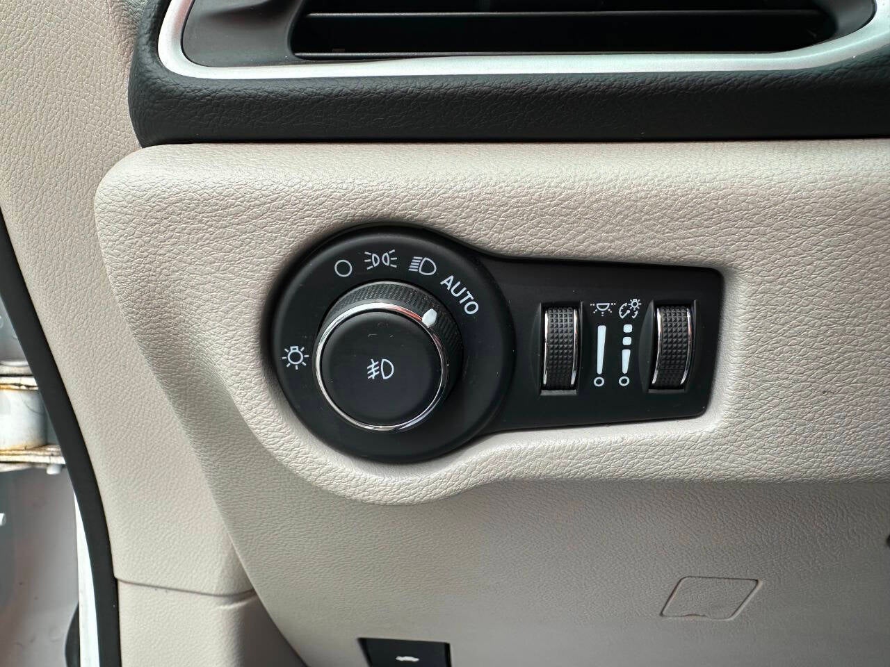 2023 Chrysler Pacifica Touring L 4dr Mini Van