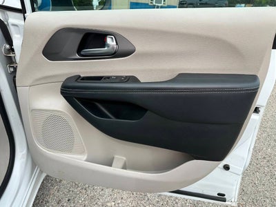 2023 Chrysler Pacifica Touring L 4dr Mini Van