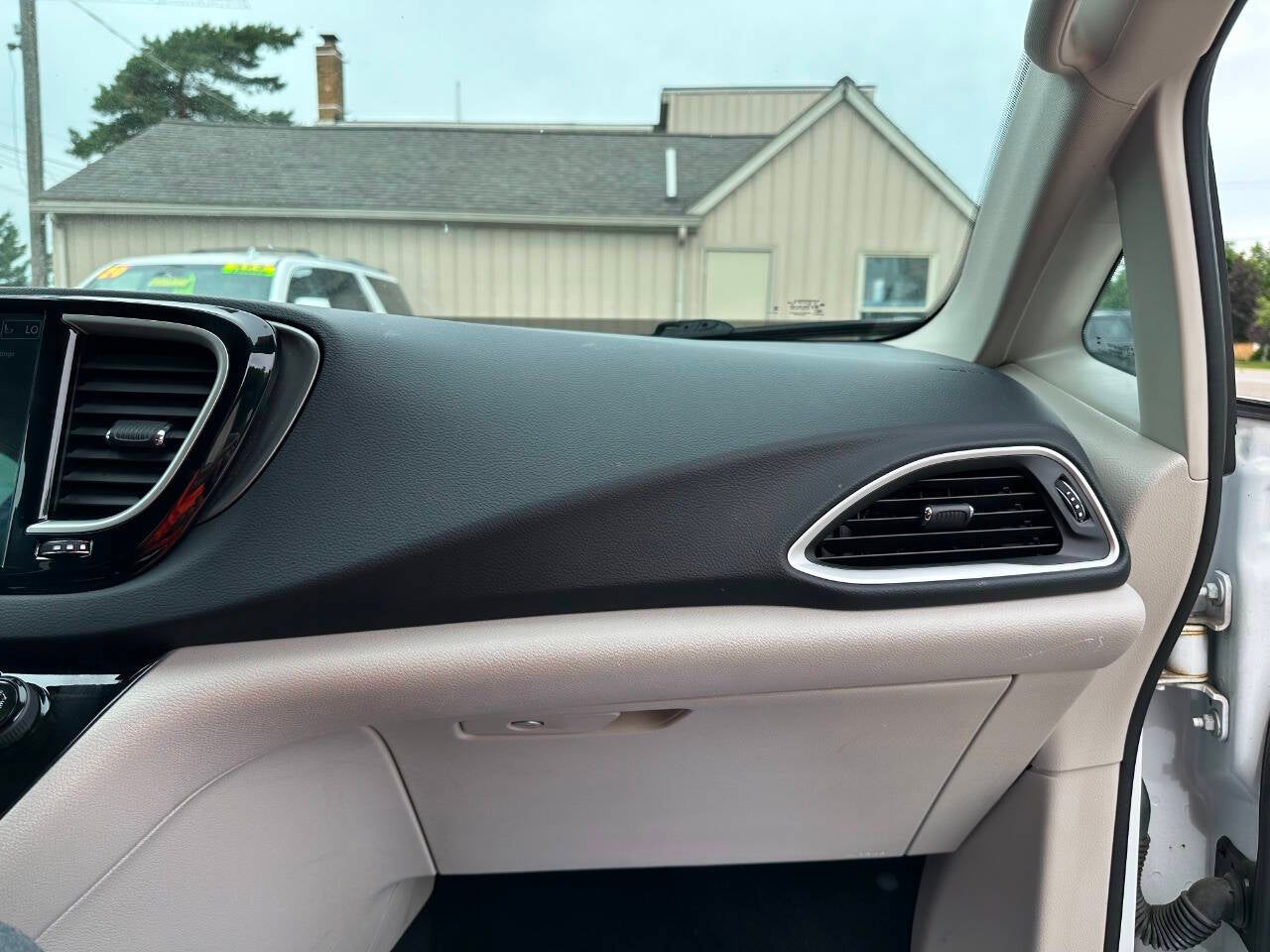 2023 Chrysler Pacifica Touring L 4dr Mini Van