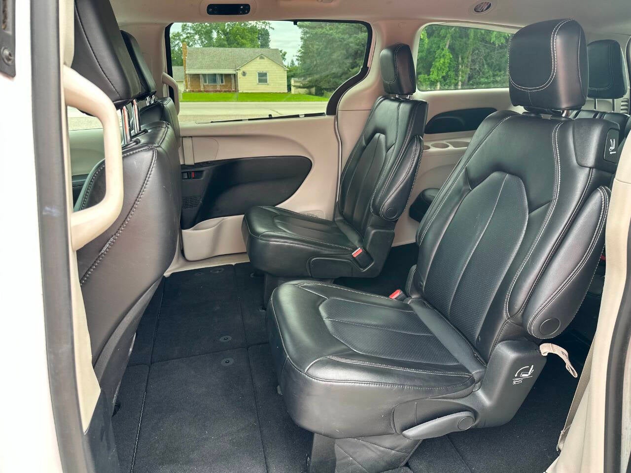 2023 Chrysler Pacifica Touring L 4dr Mini Van