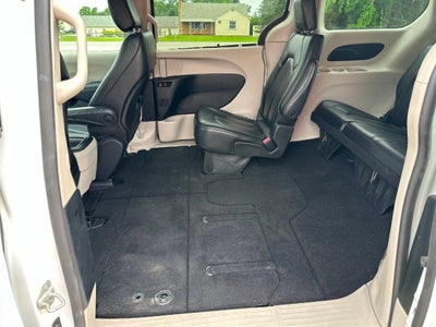 2023 Chrysler Pacifica Touring L 4dr Mini Van