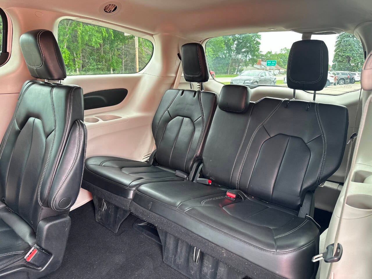 2023 Chrysler Pacifica Touring L 4dr Mini Van