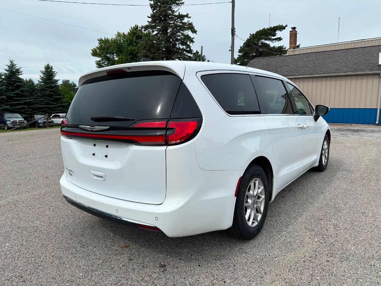 2023 Chrysler Pacifica Touring L 4dr Mini Van