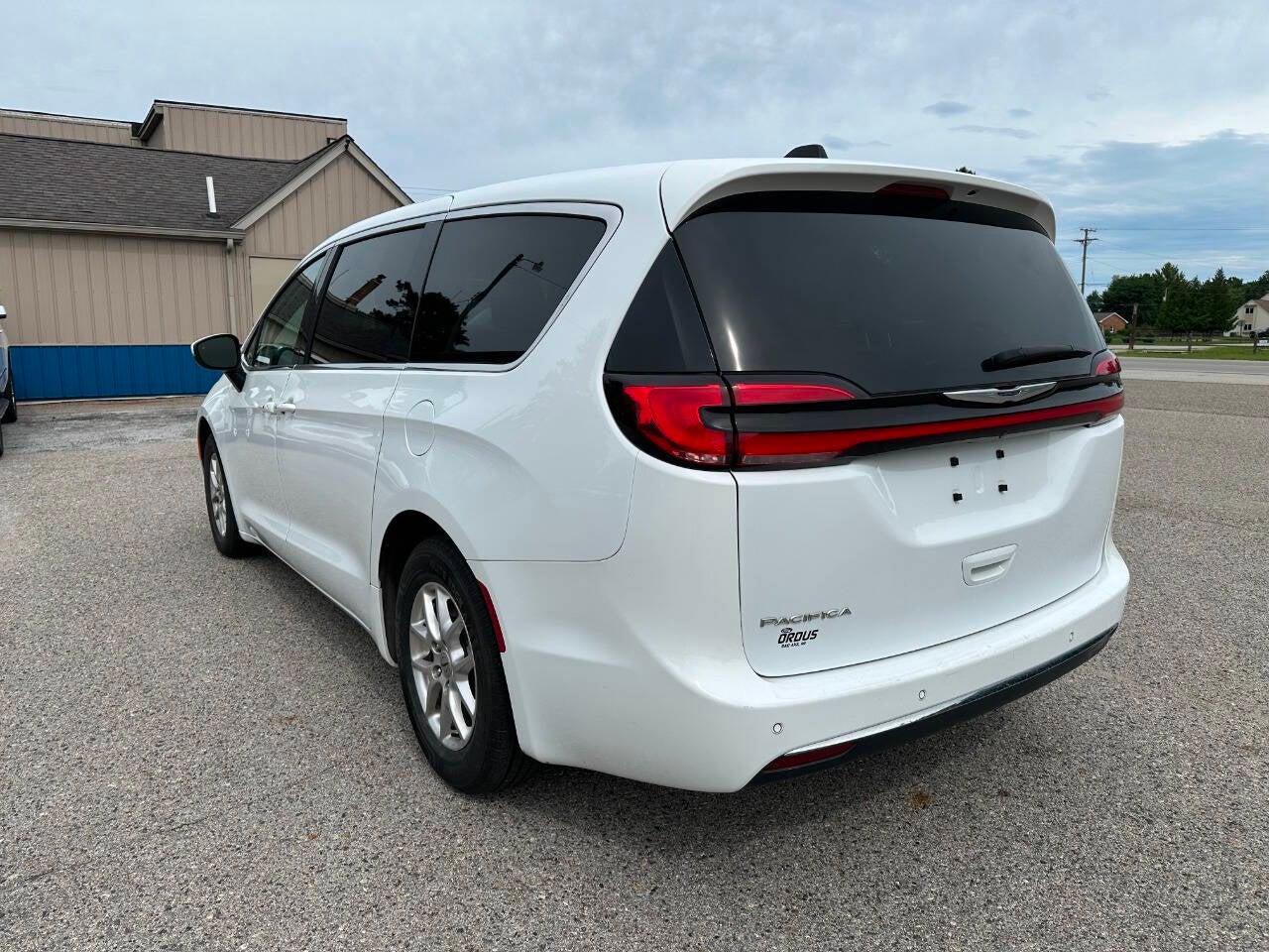 2023 Chrysler Pacifica Touring L 4dr Mini Van