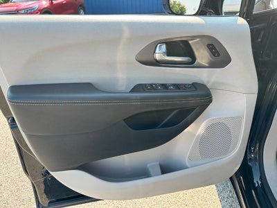 2024 Chrysler Pacifica Touring L 4dr Mini Van