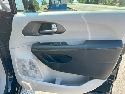 2024 Chrysler Pacifica Touring L 4dr Mini Van