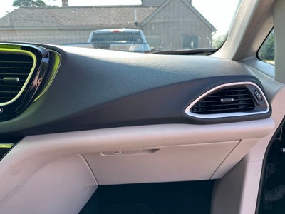 2024 Chrysler Pacifica Touring L 4dr Mini Van