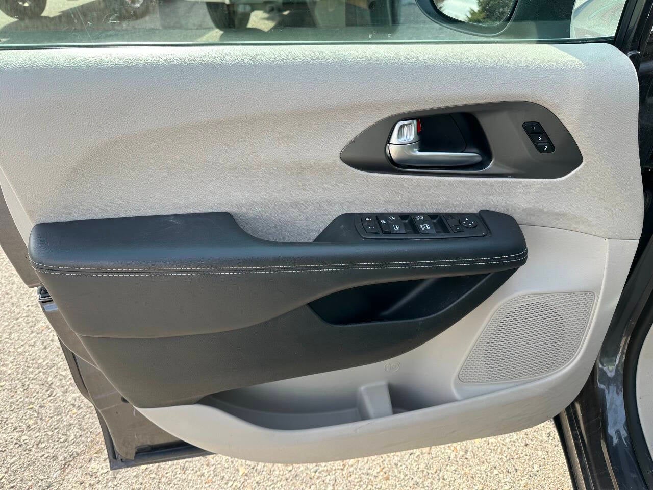 2023 Chrysler Pacifica Touring L 4dr Mini Van