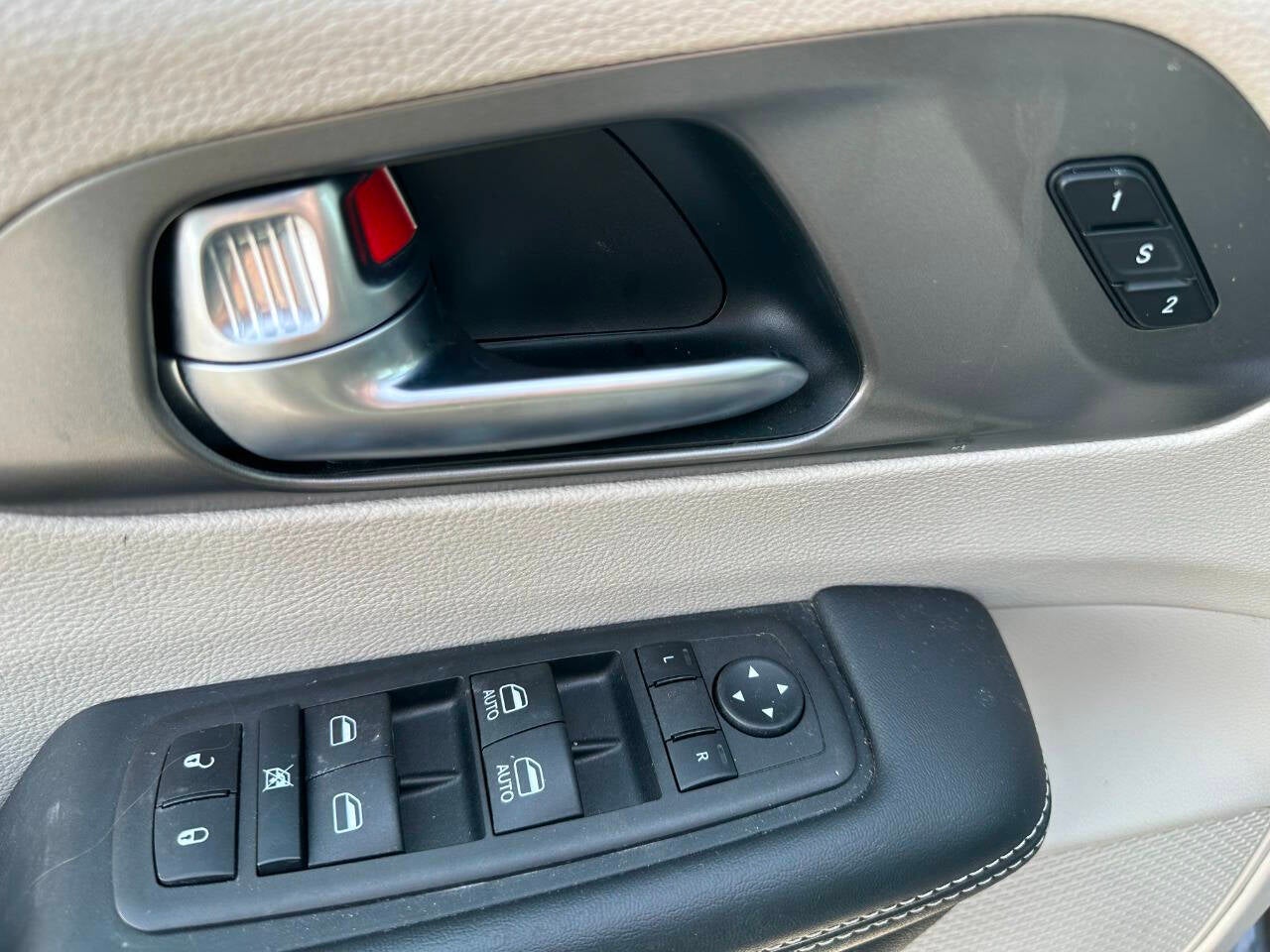 2023 Chrysler Pacifica Touring L 4dr Mini Van