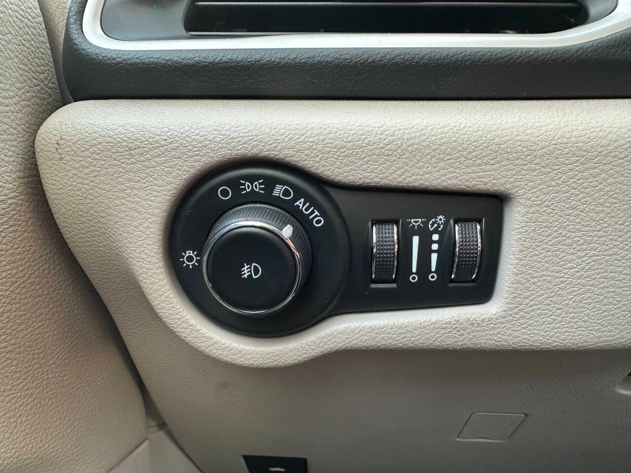 2023 Chrysler Pacifica Touring L 4dr Mini Van