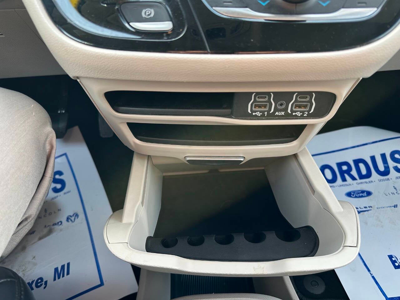 2023 Chrysler Pacifica Touring L 4dr Mini Van