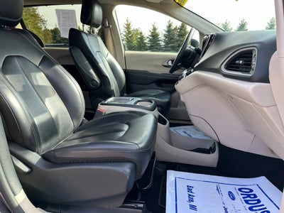 2023 Chrysler Pacifica Touring L 4dr Mini Van