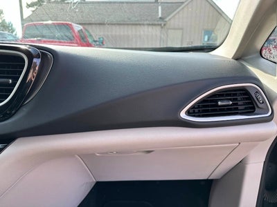 2023 Chrysler Pacifica Touring L 4dr Mini Van