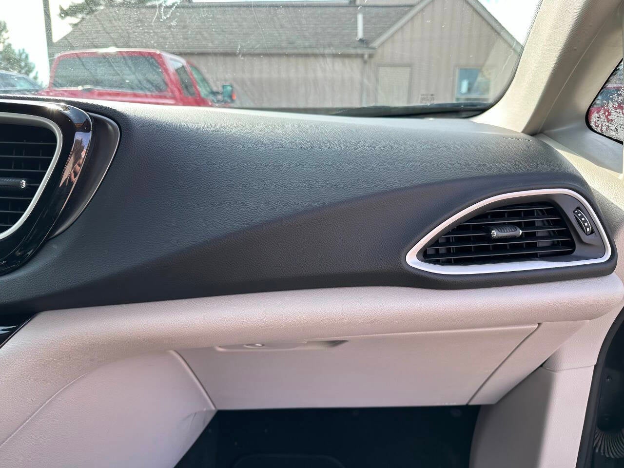 2023 Chrysler Pacifica Touring L 4dr Mini Van