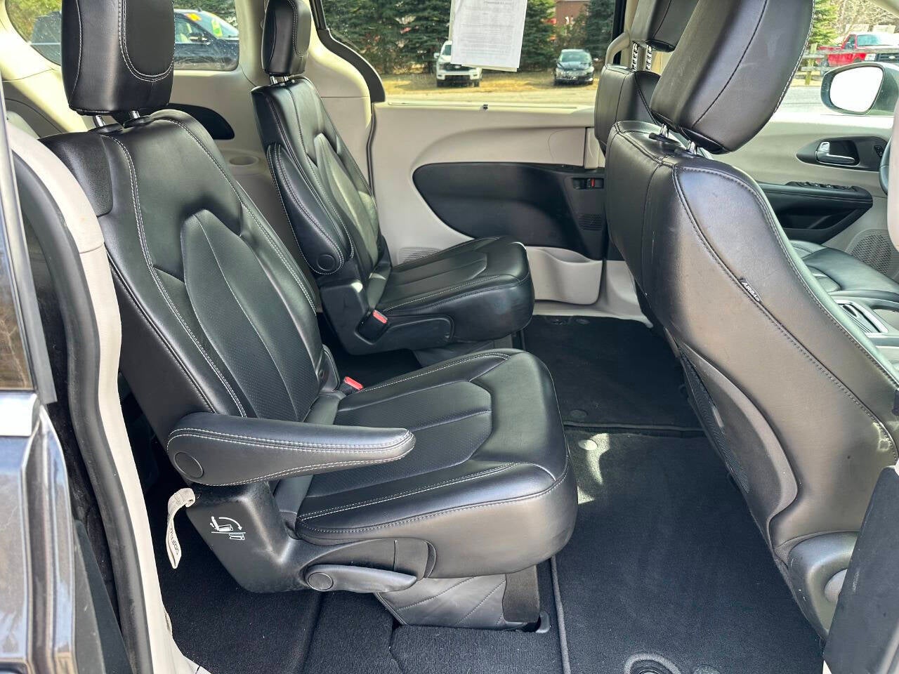 2023 Chrysler Pacifica Touring L 4dr Mini Van