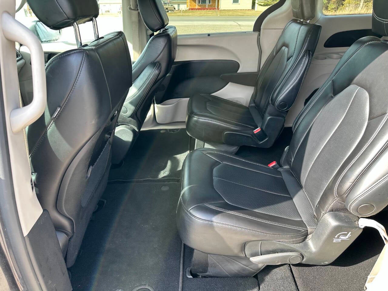 2023 Chrysler Pacifica Touring L 4dr Mini Van