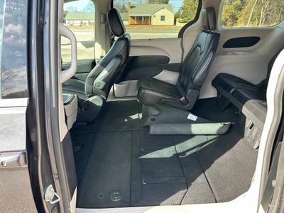 2023 Chrysler Pacifica Touring L 4dr Mini Van