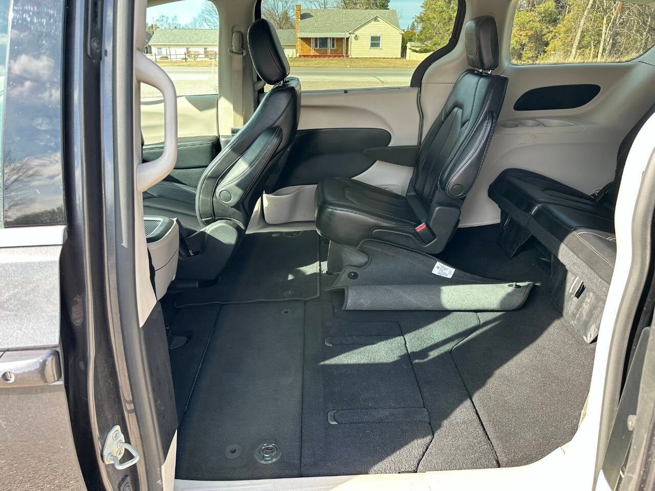 2023 Chrysler Pacifica Touring L 4dr Mini Van