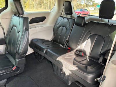 2023 Chrysler Pacifica Touring L 4dr Mini Van