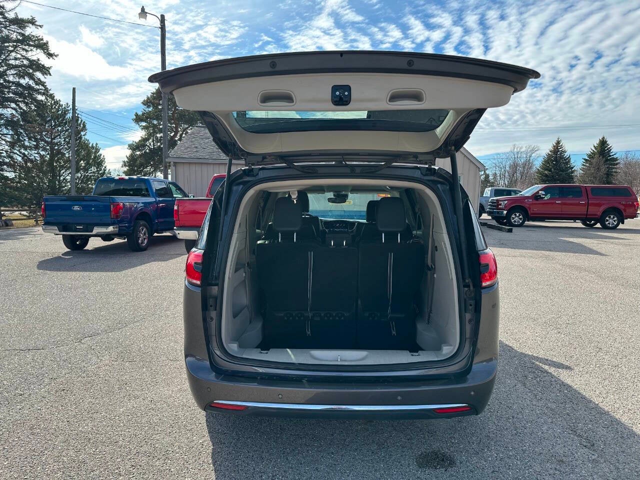 2023 Chrysler Pacifica Touring L 4dr Mini Van