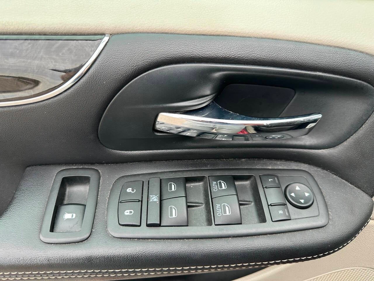 2013 Chrysler Town and Country Touring L 4dr Mini Van